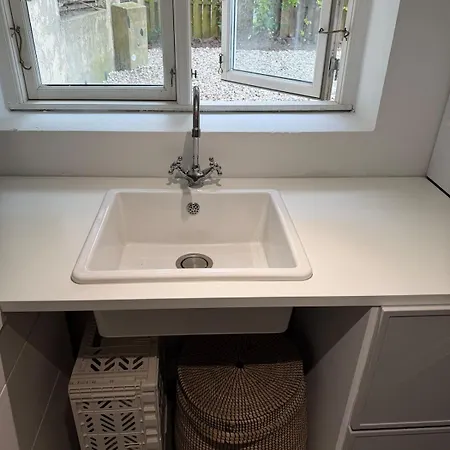 Newly Renovated Bright And Modern Basement For Rent Apartman